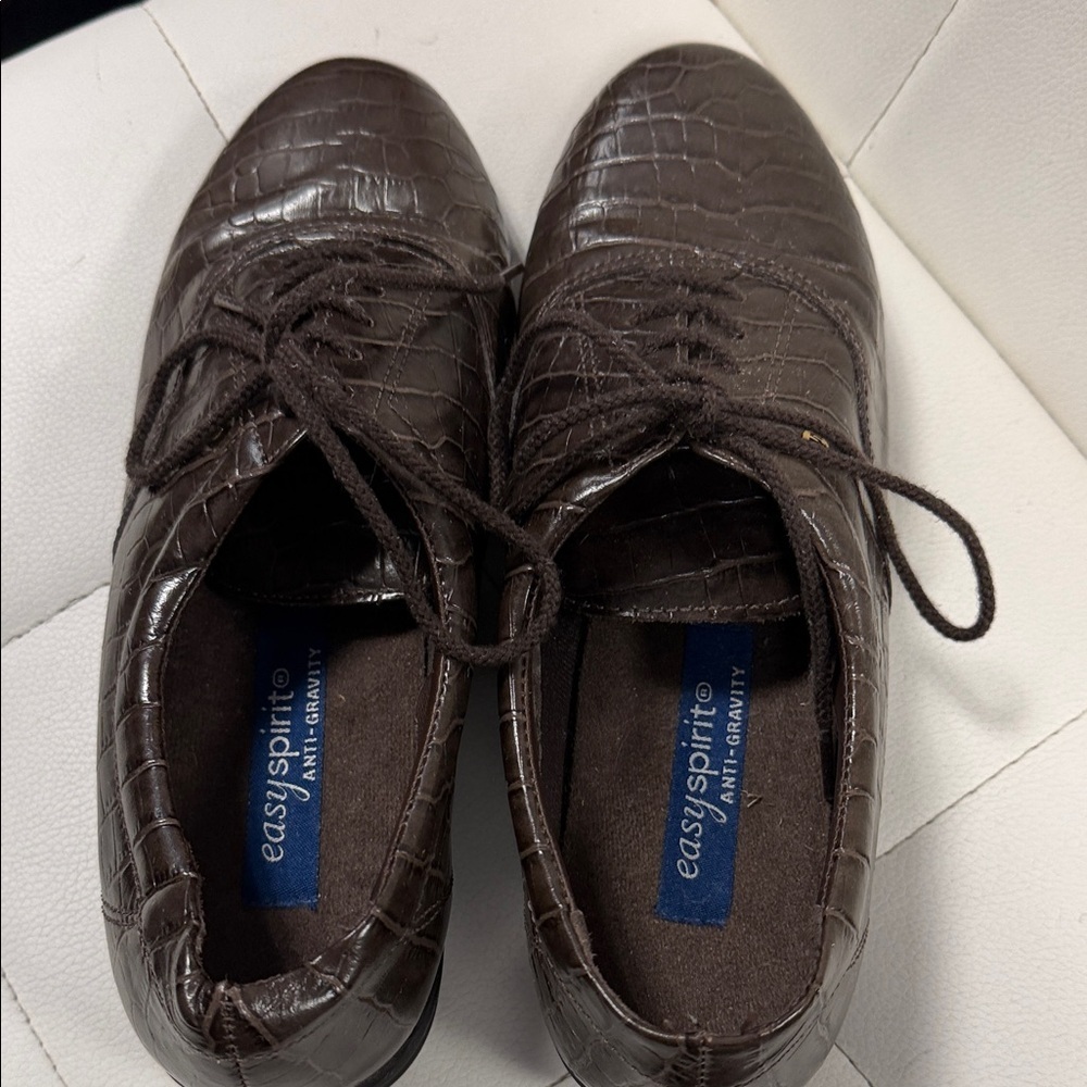 Easy Spirit Chocolate Crocodile Texture Oxfords - Picture 2 of 8